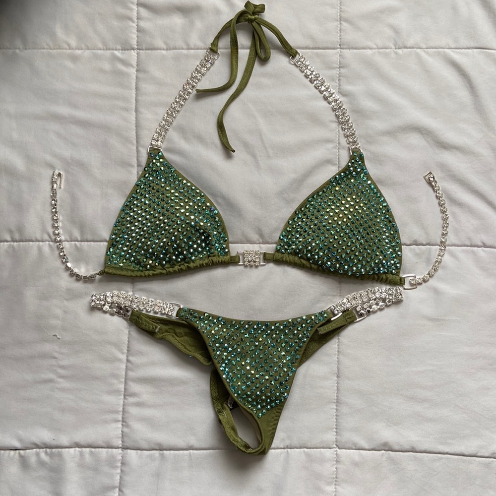 Beautiful small green competition bikini from Bodacious Bikini. Never worn